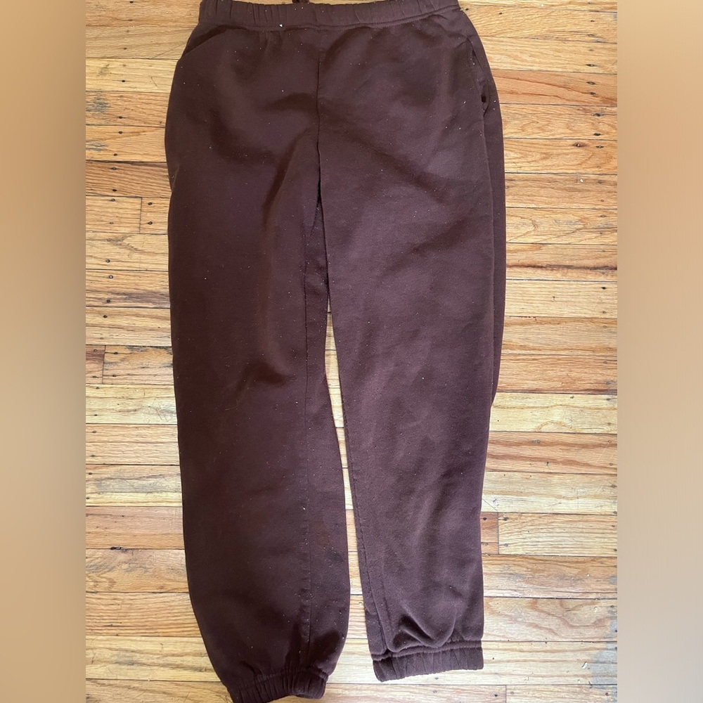 Comfy brown sweatpants with a drawstring